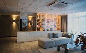 Logis Restaurant & Hotel A La 12  3*